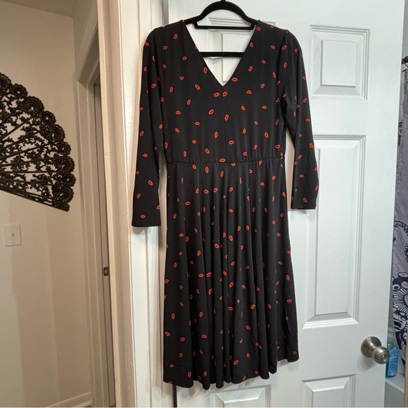 TORRID - Black Knit A-Line Dress with Red Kiss Print, Size 00 NWT, US Size 10 - Picture 12 of 16